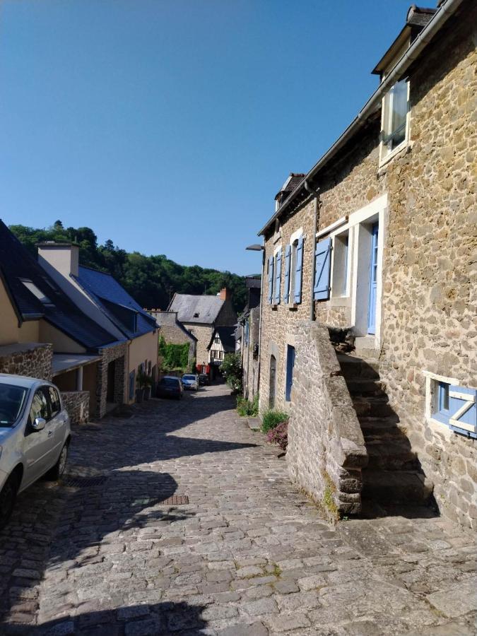 Chambre D'Hote Familiale De La Maison Bleue Lanvallay Exteriér fotografie
