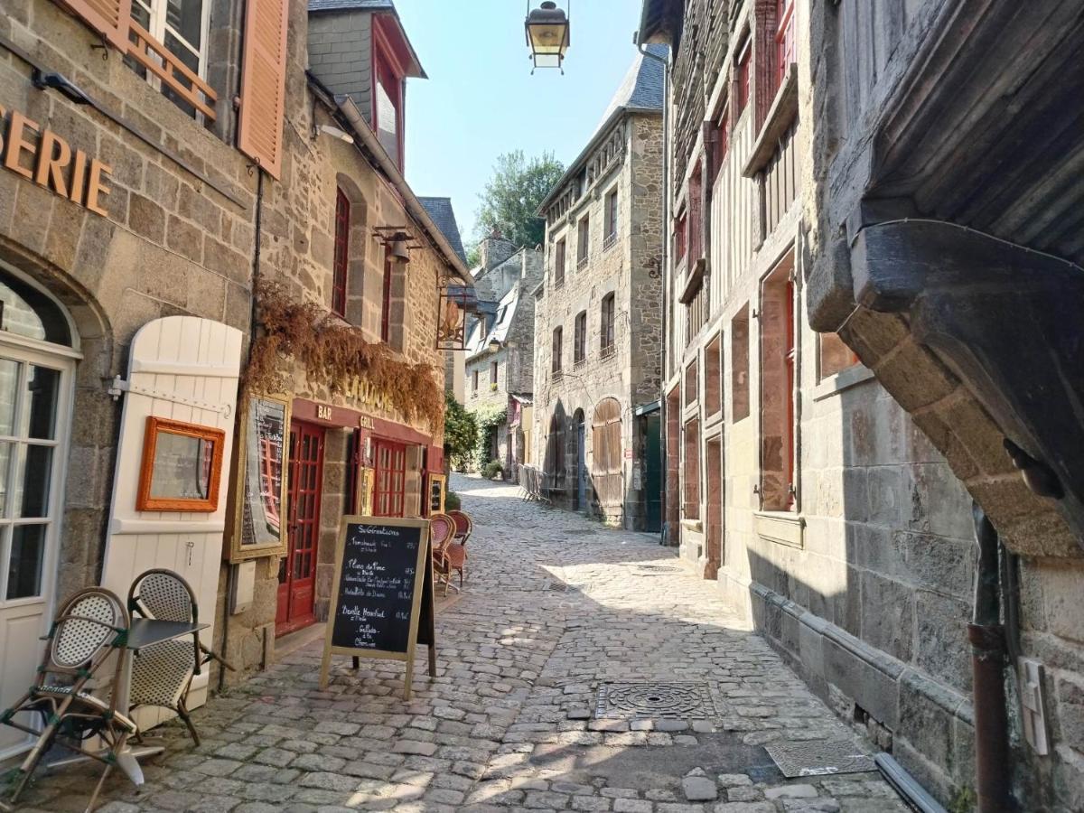 Chambre D'Hote Familiale De La Maison Bleue Lanvallay Exteriér fotografie
